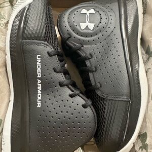 NIB UnderArmour Black Basketball Shoes